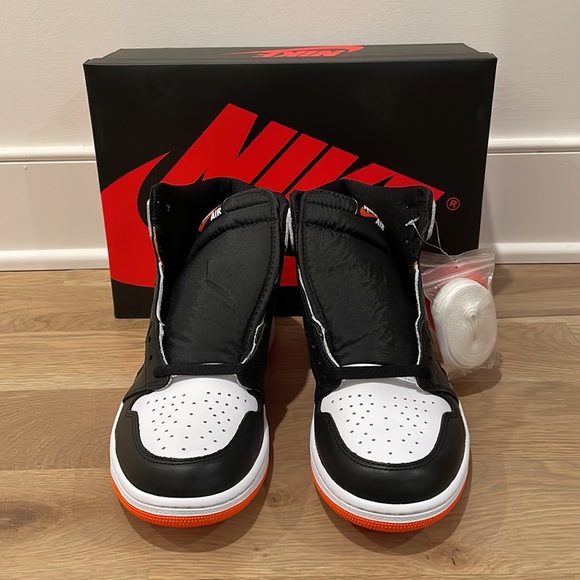 Jordan 1 Electro Orange - Picture 2 of 4